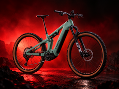 Trek Powerfly+ FS 8 Gen 4 eMTB, Bosch'un Performance Line CX orta tahrikli motoruna sahiptir