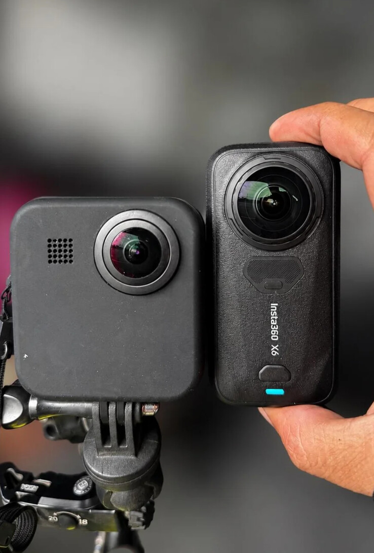 GoPro Max 360 aksiyon kamerasının yanında duran Insta360 X6.