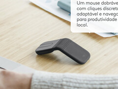 Logitech Mobi Fold, üç lansman renginden birinde.