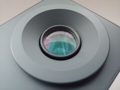 Projektör bir lens kapağı ile birlikte gelmiyor. (Resim kaynağı: Notebookcheck)