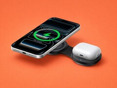 Yeni Ugreen MagFlow 2'si 1 arada şarj cihazı, avuç içi boyutuna kadar katlanabilir.