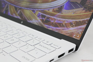 Kapak sadece ~130 derecelik maksimum açıya kadar açılır