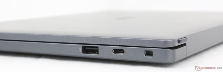 Sağ tarafta: USB-A 3.2 Gen. 1, USB-C Thunderbolt 4 w/ DisplayPort 2.1 + Power Delivery 3.1