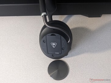 Turtle Beach Stealth Pro II pil değişimi gösterilmektedir