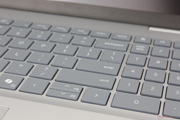 Yeni numpad, geçen yılın Inspiron 16 Plus 7640 modelinde boşa harcanan alanı değerlendiriyor