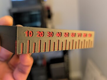 Siyah ve kırmızı PLA'da Mini Kare alet.