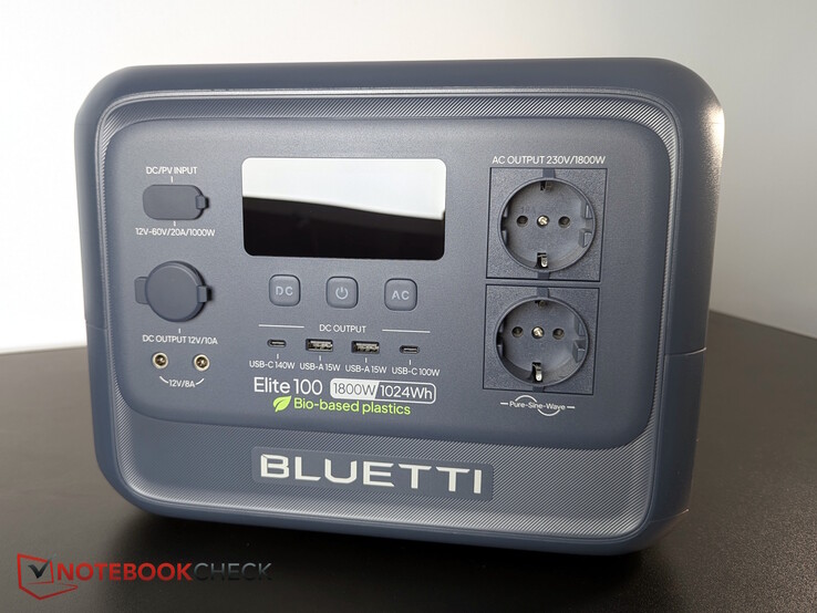 Neredeyse tüm bağlantı noktaları ön tarafta yer almaktadır. Koruyucu kapak yok.