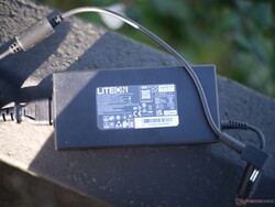lite-On'dan 230 watt güç kaynağı