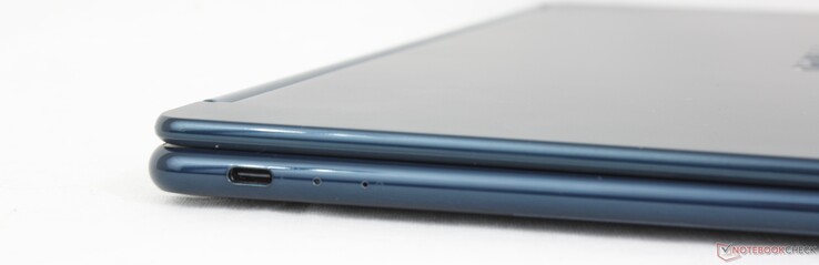 Sol: DisplayPort 2.1 + Güç Dağıtımı ile USB-C Thunderbolt 4