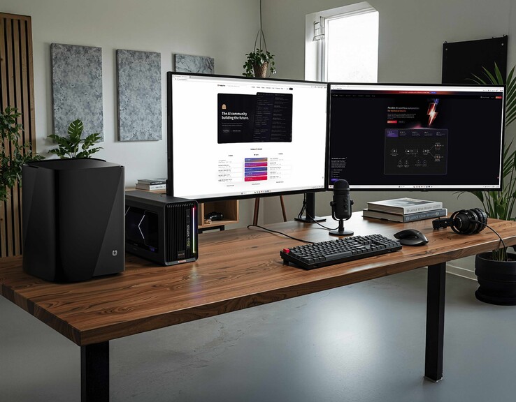 UnifyDrive UC450 Pro NAS, hızlı eGPU kurulumlarına olanak tanıyan Thunderbolt 4 desteğine sahiptir. (Resim kaynağı: UnifyDrive)