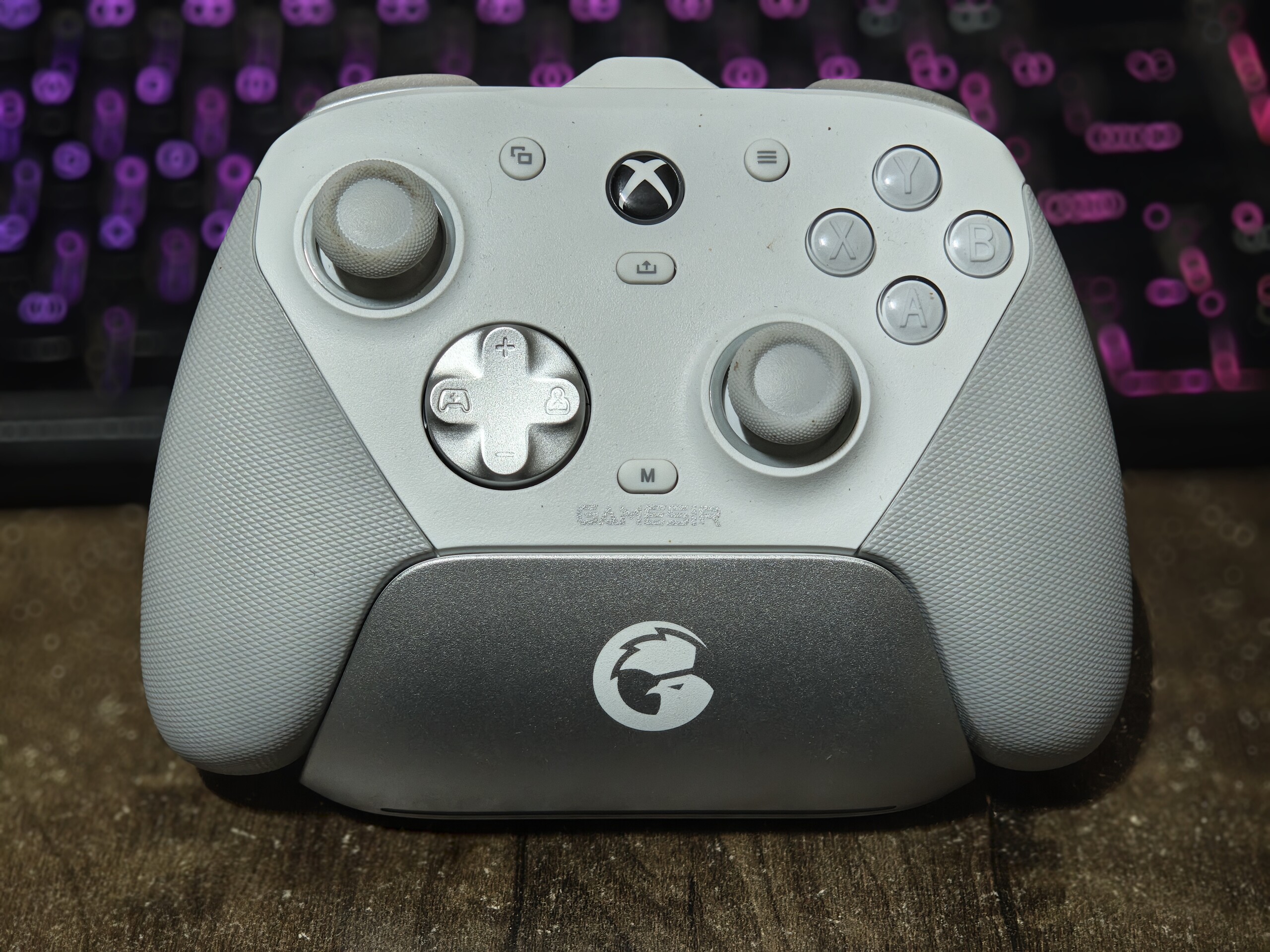 GameSir GT7 Pro, cebinizde delik açmayan, zengin özelliklere sahip bir kontrol cihazıdır (görsel kaynağı: Notebookcheck)