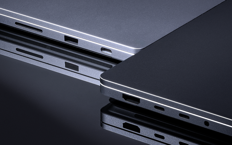 Surface Laptop Ultra resmi pazarlama görselleri de sağdaki USB-C bağlantı noktasının daha büyük olduğunu gösteriyor.