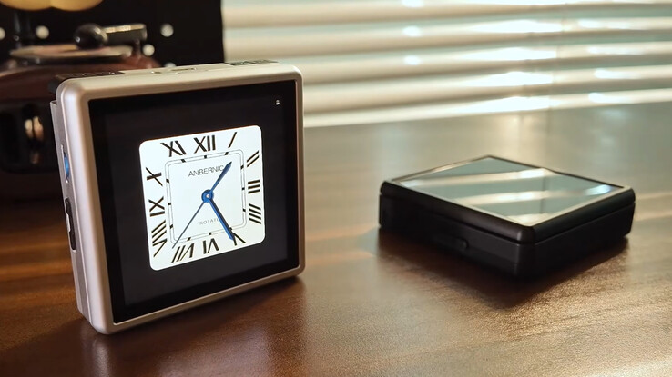 Anbernic RG Rotate'in iki lansman rengi.