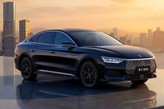 çin için 'gizli taksi': BYD Han'ı temel alan yeni Linghui E9, BYD'nin premium itibarını korumak amacıyla yalnızca sürüş hizmetleri için kullanılıyor.