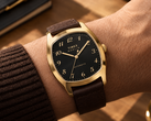 Timex Marlin Tonneau TW2Y84500IK saat, altın rengi bir kasaya sahiptir.