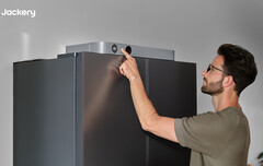 Jackery FridgeGuard'da küçük bir LCD ekran bulunmaktadır