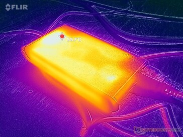 AC adaptörü oyun oynarken 56 C'nin üzerine çıkar