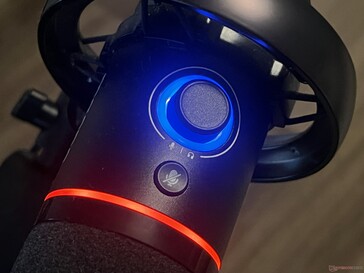 Ana gövde: sessiz düğmesi, kazanç/volüm düğmesi