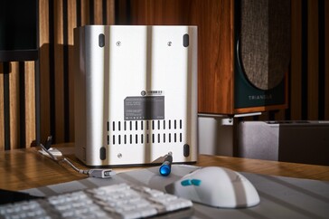 M.2 SSD'leri değiştirmek için dört vidanın gevşetilmesi gerekir.