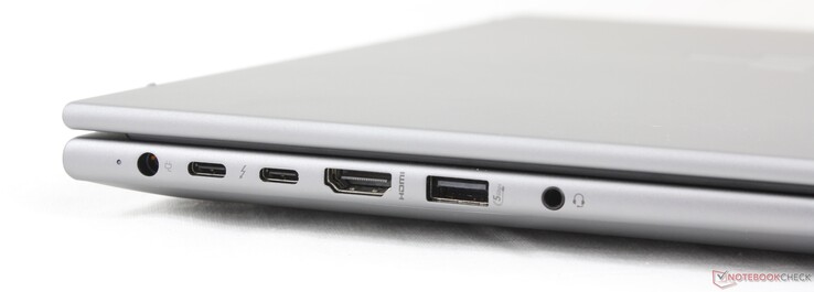 Sol: AC adaptörü, 2x USB-C Thunderbolt 4 w/ Power Delivery + DisplayPort 2.1, HDMI 2.1, USB-A (5 Gbps), 3,5 mm kulaklık