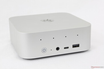 Ön kısım: Güç düğmesi, Sıfırlama düğmesi, 3,5 mm kulaklık, USB-C (10 Gbps), USB-A 3.2 (10 Gbps)