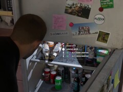 GTA 6'da buzdolabında içecek arayan Jason.