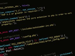 Koyu renkli bir ekranda PHP kaynak kodu