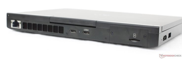 Arka kısım: RJ-45 (2,5 Gbps), DisplayPort + Güç Dağıtımı ile USB-C 3.2 Gen. 2 (10 Gbps), DisplayPort + Güç Dağıtımı ile USB-C 4.0 (40 Gbps), MicroSD okuyucu