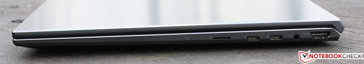 Sağ: MicroSD kart okuyucu, 2 x Thunderbolt 4 (USB-C 3.2 Gen 2x2), 3,5 mm birleşik ses jakı, HDMI 2.0b