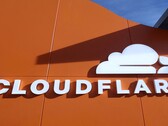 Cloudflare, Magic Transit'e Programlanabilir Akış Koruması ekleyerek müşterilerine UDP tabanlı Katman 7 trafiği için özel eBPF tabanlı DDoS azaltma olanağı sağladı.