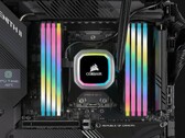Anakartta gösterilen Corsair Vengeance RGB Pro SL DDR4 bellek (Görsel kaynağı: Corsair)
