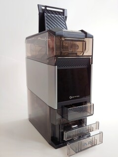 Ön taraf. (Resim kaynağı: Notebookcheck)