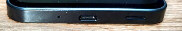 Alt kısım: Mikrofon, USB-C bağlantı noktası, hoparlör