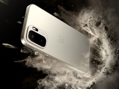 OnePlus Ace 6 Ultra lansman renklerinden biriyle.