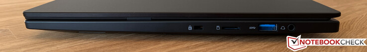 Sağ tarafta: Kensington kilidi (Nano Saver), microSD kart okuyucu, USB-A 3.2 Gen 1 (5 Gbit/s), 3,5 mm ses