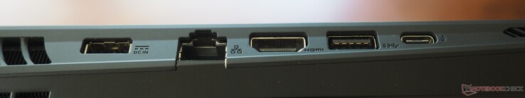 Sol taraf: güç, RJ-45, HDMI 2.1, USB-A 3.2 Gen 2, Thunderbolt 5 (DP 2.1, PD 3.0)