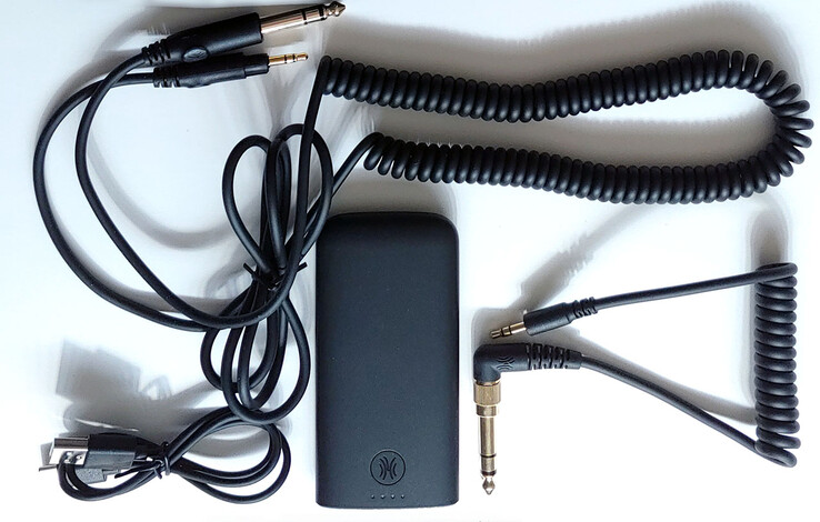 Verici ve kablolar. (Resim kaynağı: Notebookcheck)