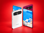 Beyaz ve kırmızı renk seçenekleriyle önden ve arkadan gösterilen Coolpad Cool X Wide akıllı telefon.