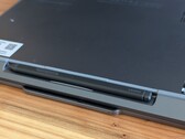 Aktif kalemin ince tasarımı hoş görünebilir, ancak ergonomik açıdan en iyisi değildir