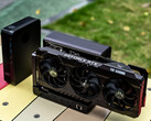 GPD Box ve GPD G2 (her ikisi de resimde bir GPU ile gösterilmiştir) 1.837 $ ve üzeri fiyatlarla paket halinde satılabilir