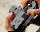 Leica üç fotoğraf makinesini "Metal Gri" renkte yeniden piyasaya sürüyor.