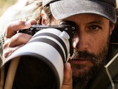 Burada gösterilen Sony A6700'ün halefinin yeni bir sensöre sahip olması bekleniyor.