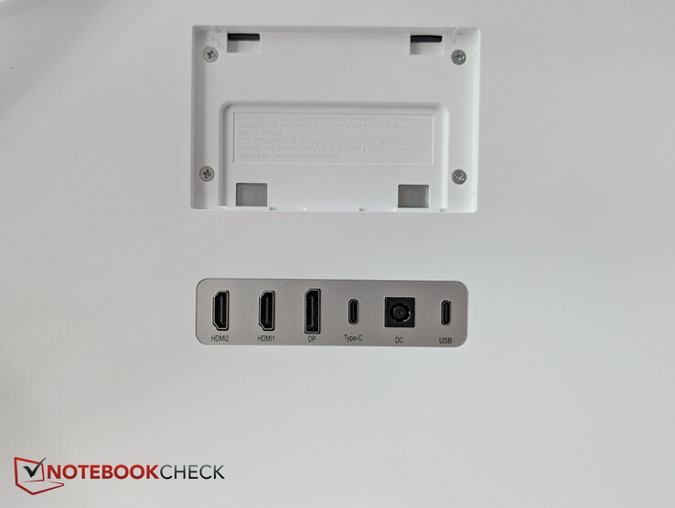 Arka: 2 adet HDMI, DisplayPort, USB-C, AC, USB-C – Hangi USB-C bağlantı noktası 90 W’ı destekliyor?