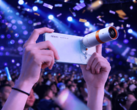 Telekonvertör aksesuarı takılı Oppo Find X10.