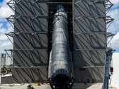 Ship 40, fırlatmadan yaklaşık üç ay sonra Starbase'deki SpaceX Megabay hangarına giriyor.
