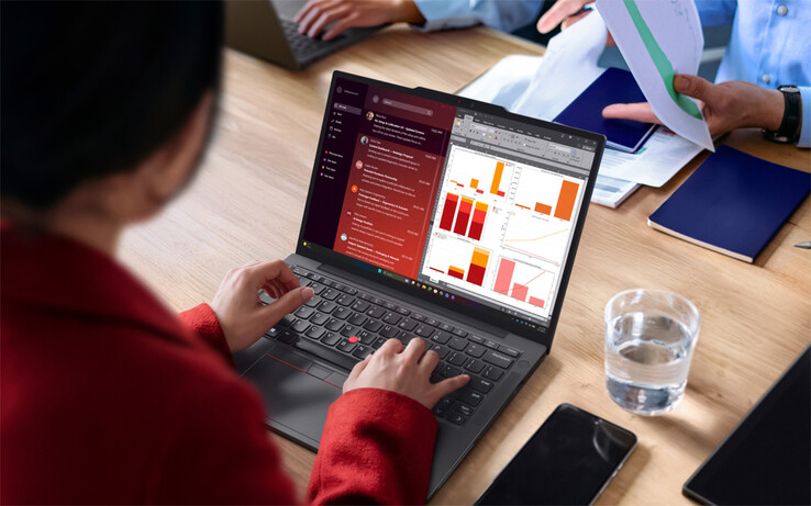 ThinkPad X13 Gen 7 AMD, 54,7 Wh'lik bataryasıyla 987 g ağırlığa ulaşır.