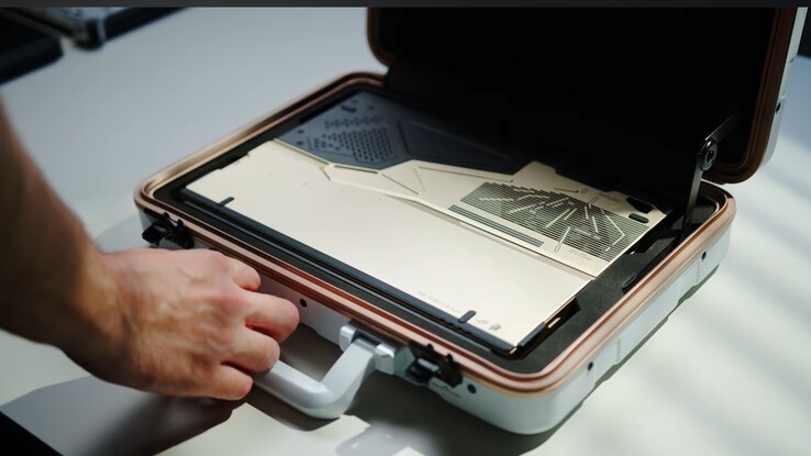 Asus ROG Flow Z13 KJP şık bir kasa içinde geliyor.