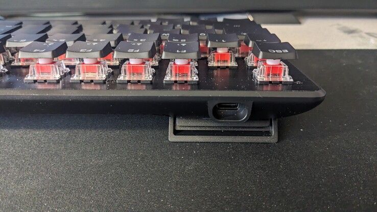 Turtle Beach Vulcan II TKL klavye USB-C bağlantı noktası