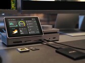 Bundan daha iyisi olamaz: Pexarbolt Ultra, dokunmatik ekrana sahip bir Thunderbolt 5 dock'tur ve piyasadaki en kapsamlı bağlantı noktası seçeneklerine sahiptir.