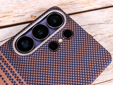 Edge kılıflarındaki kamera çerçevesi alüminyum kaplamalıdır.